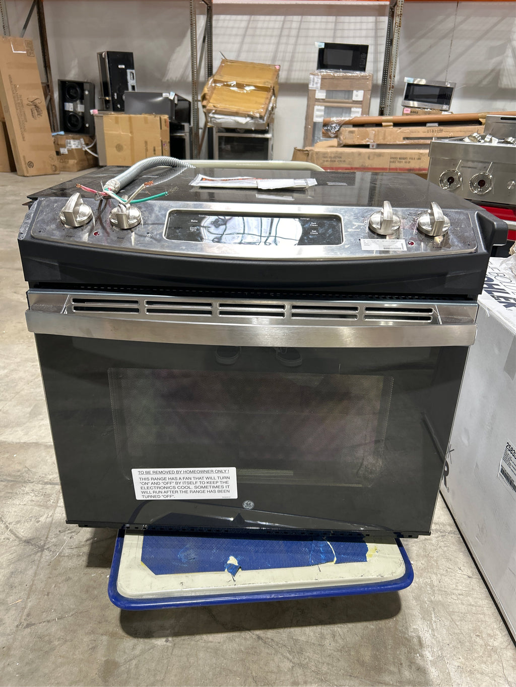 SALE! GE 30" 5-Burner Electric Range, SS - W3