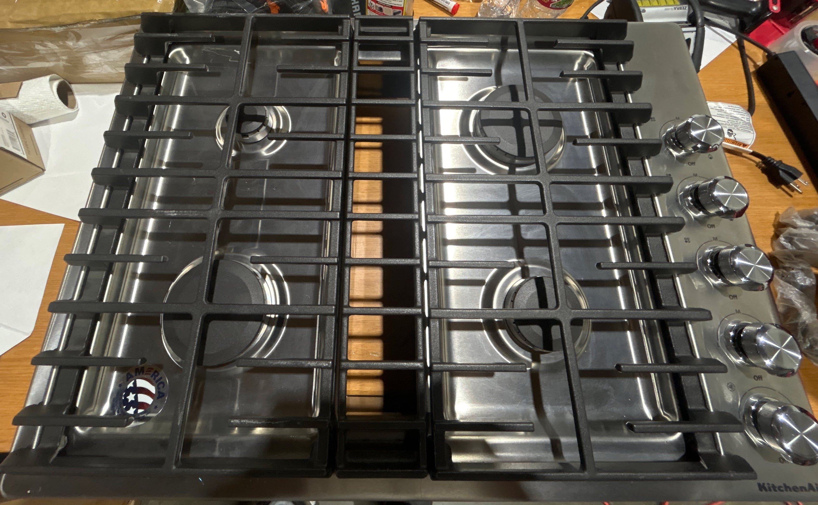 SALE! Kitchen Aid 30 in. Gas Cooktop, 4 Burners (W3)