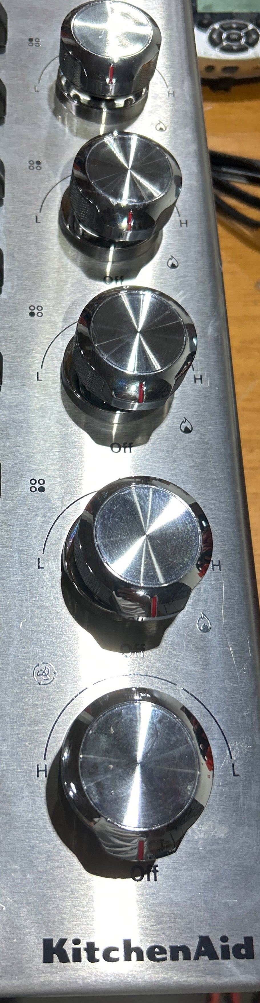 SALE! Kitchen Aid 30 in. Gas Cooktop, 4 Burners (W3)
