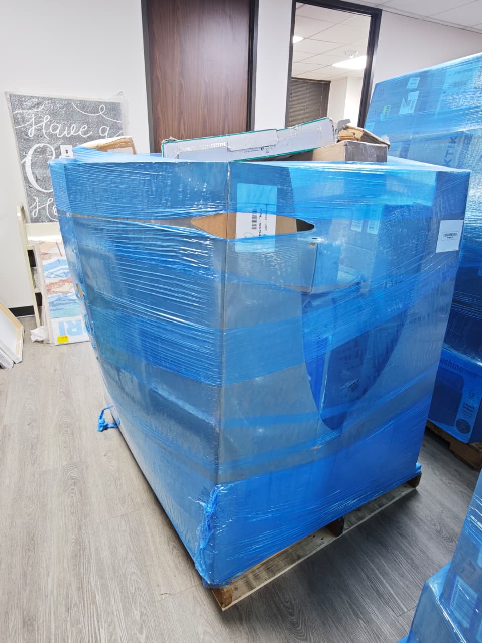 Manifested Amazon Pallet $700